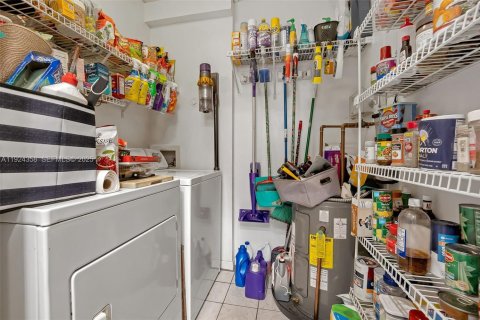 Купить виллу или дом в Санрайз, Флорида 2 спальни, 88.63м2, № 1982740 - фото 20