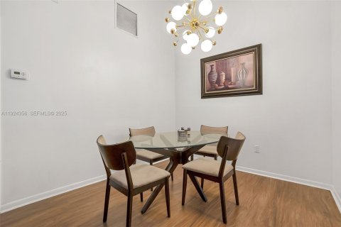 Купить виллу или дом в Санрайз, Флорида 2 спальни, 88.63м2, № 1982740 - фото 11