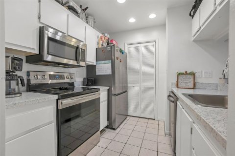 Купить виллу или дом в Санрайз, Флорида 2 спальни, 88.63м2, № 1982740 - фото 8