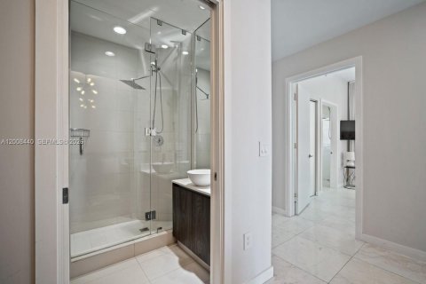 Condo in Miami, Florida, 3 bedrooms  № 2074376 - photo 15