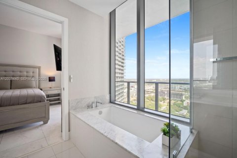 Condo in Miami, Florida, 3 bedrooms  № 2074376 - photo 18