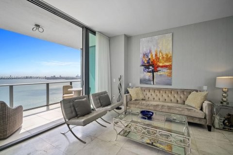 Condo in Miami, Florida, 3 bedrooms  № 2074376 - photo 2