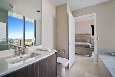 Condo in Miami, Florida, 3 bedrooms  № 2074376 - photo 17