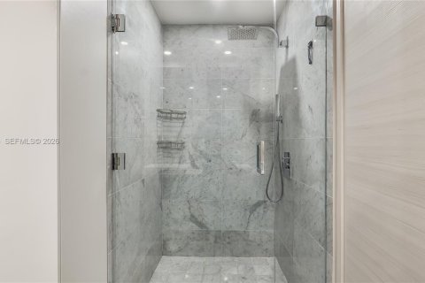 Condominio en venta en Miami, Florida, 1 dormitorio, 80.45 m2 № 2081241 - foto 11