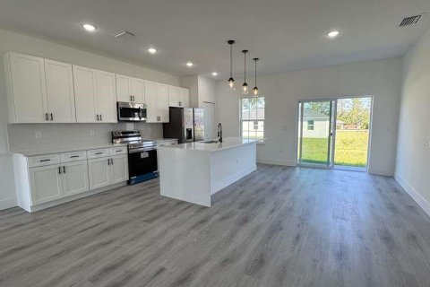 House in Ocala, Florida 4 bedrooms, 164.81 sq.m. № 2211893 - photo 3