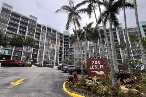 Кондоминиум с 2 спальнями в Халландейл-Бич, Флорида № 2006187