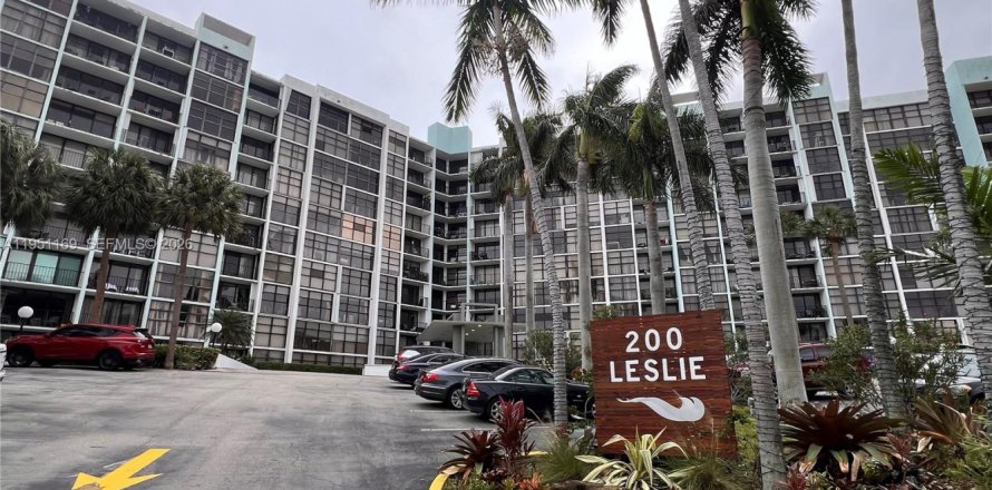 Кондоминиум с 2 спальнями в Халландейл-Бич, Флорида № 2006187