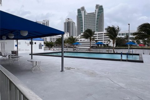 Снять в аренду кондоминиум в Халландейл-Бич, Флорида 2 спальни, 99.87м2, № 2006187 - фото 16
