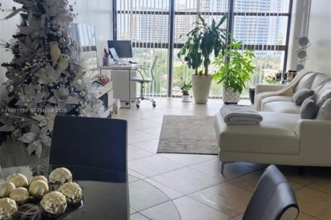 Снять в аренду кондоминиум в Халландейл-Бич, Флорида 2 спальни, 99.87м2, № 2006187 - фото 5