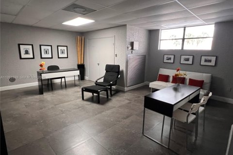 Снять в аренду кондоминиум в Халландейл-Бич, Флорида 2 спальни, 99.87м2, № 2006187 - фото 24