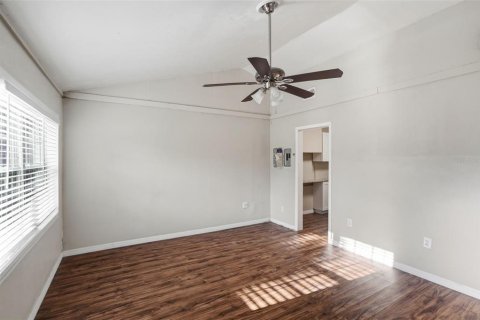 Casa en venta en Fruitland Park, Florida, 2 dormitorios, 65.4 m2 № 2223122 - foto 4