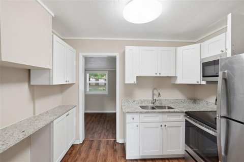 Casa en venta en Fruitland Park, Florida, 2 dormitorios, 65.4 m2 № 2223122 - foto 5
