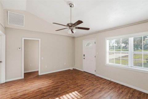 Casa en venta en Fruitland Park, Florida, 2 dormitorios, 65.4 m2 № 2223122 - foto 3