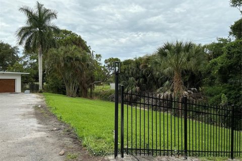 House in Sarasota, Florida 3 bedrooms, 222.97 sq.m. № 2213253 - photo 4