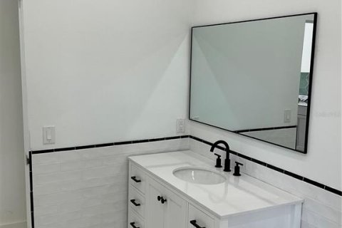 House in Sarasota, Florida 3 bedrooms, 222.97 sq.m. № 2213253 - photo 30