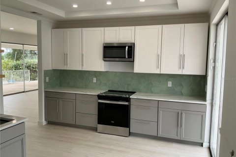 House in Sarasota, Florida 3 bedrooms, 222.97 sq.m. № 2213253 - photo 10