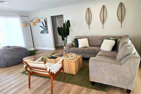 Купить виллу или дом в Лайтхаус-Пойнт, Флорида 3 спальни, 165.83м2, № 2032387 - фото 7