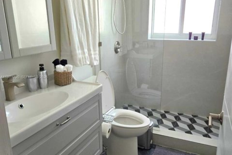 Купить виллу или дом в Лайтхаус-Пойнт, Флорида 3 спальни, 165.83м2, № 2032387 - фото 13