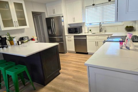 Купить виллу или дом в Лайтхаус-Пойнт, Флорида 3 спальни, 165.83м2, № 2032387 - фото 8