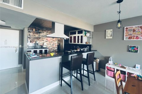 Купить кондоминиум в Халландейл-Бич, Флорида 1 спальня, 76.92м2, № 1958793 - фото 6