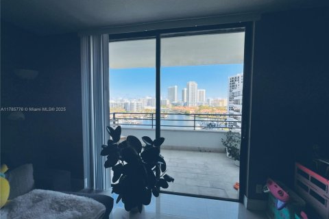 Купить кондоминиум в Халландейл-Бич, Флорида 1 спальня, 76.92м2, № 1958793 - фото 11