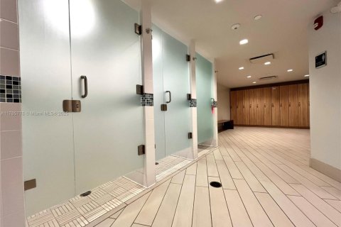 Купить кондоминиум в Халландейл-Бич, Флорида 1 спальня, 76.92м2, № 1958793 - фото 18