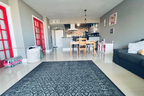 Купить кондоминиум в Халландейл-Бич, Флорида 1 спальня, 76.92м2, № 1958793 - фото 9