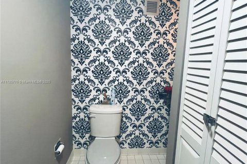 Купить кондоминиум в Халландейл-Бич, Флорида 1 спальня, 76.92м2, № 1958793 - фото 14