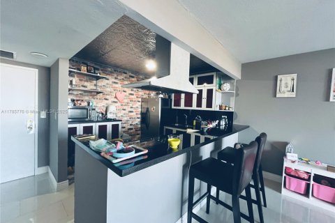 Купить кондоминиум в Халландейл-Бич, Флорида 1 спальня, 76.92м2, № 1958793 - фото 5