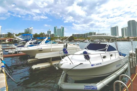 Купить кондоминиум в Халландейл-Бич, Флорида 1 спальня, 76.92м2, № 1958793 - фото 23