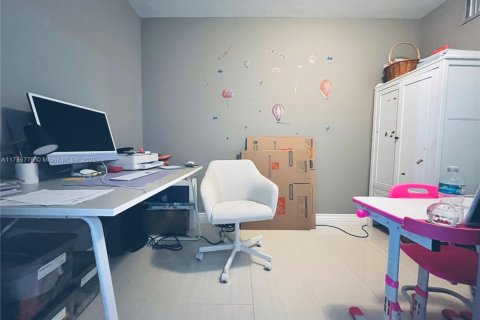 Купить кондоминиум в Халландейл-Бич, Флорида 1 спальня, 76.92м2, № 1958793 - фото 12