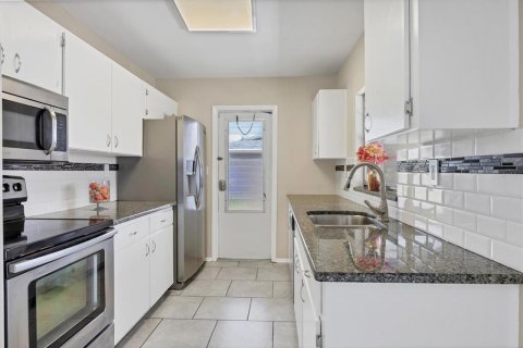 House in North Port, Florida 2 bedrooms, 85.84 sq.m. № 1798315 - photo 4