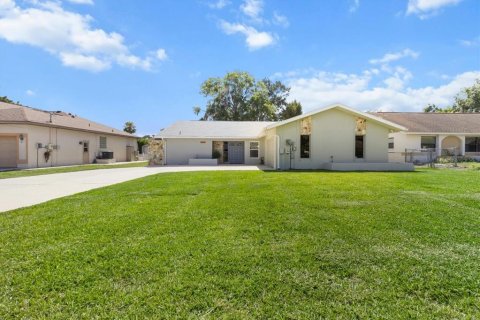 Casa en venta en Crystal River, Florida, 3 dormitorios, 201.41 m2 № 1786033 - foto 1