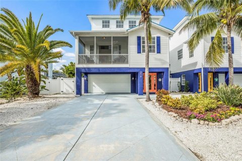 House in Holmes Beach, Florida 3 bedrooms, 211.91 sq.m. № 1642691 - photo 2