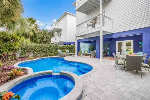 House in Holmes Beach, Florida 3 bedrooms, 211.91 sq.m. № 1642691 - photo 5