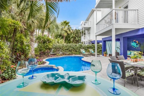 House in Holmes Beach, Florida 3 bedrooms, 211.91 sq.m. № 1642691 - photo 3