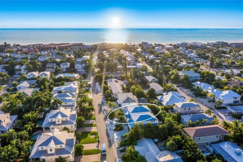 House in Holmes Beach, Florida 3 bedrooms, 211.91 sq.m. № 1642691 - photo 6