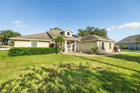 House in Plant City, Florida 4 bedrooms, 211.72 sq.m. № 2425895 - photo 2