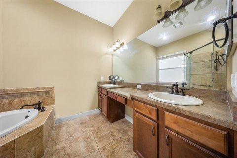 House in Plant City, Florida 4 bedrooms, 211.72 sq.m. № 2425895 - photo 20