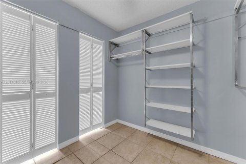 Copropriété à vendre à Hallandale Beach, Floride: 2 chambres, 104.98 m2 № 2083927 - photo 29