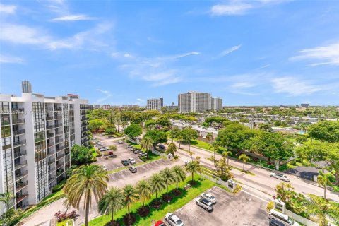 Copropriété à vendre à Hallandale Beach, Floride: 2 chambres, 104.98 m2 № 2083927 - photo 5