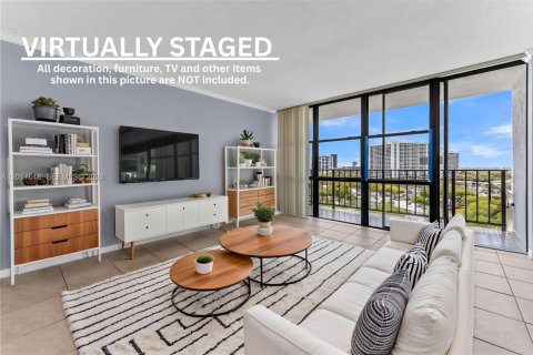 Copropriété à vendre à Hallandale Beach, Floride: 2 chambres, 104.98 m2 № 2083927 - photo 2