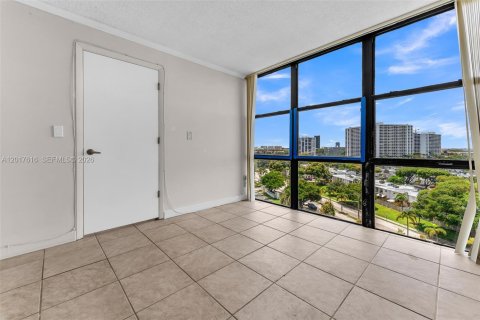 Copropriété à vendre à Hallandale Beach, Floride: 2 chambres, 104.98 m2 № 2083927 - photo 23