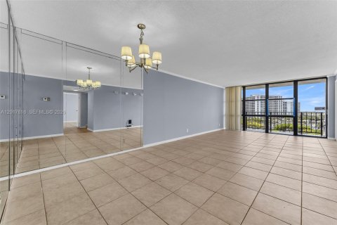 Copropriété à vendre à Hallandale Beach, Floride: 2 chambres, 104.98 m2 № 2083927 - photo 15