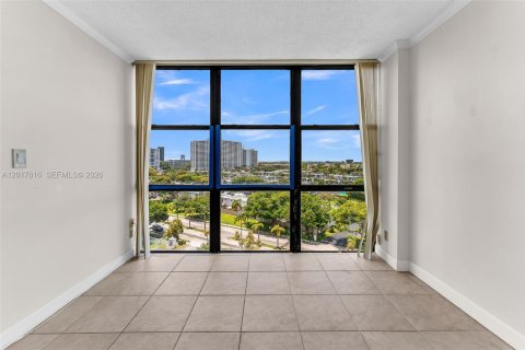 Copropriété à vendre à Hallandale Beach, Floride: 2 chambres, 104.98 m2 № 2083927 - photo 25