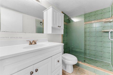 Copropriété à vendre à Hallandale Beach, Floride: 2 chambres, 104.98 m2 № 2083927 - photo 26