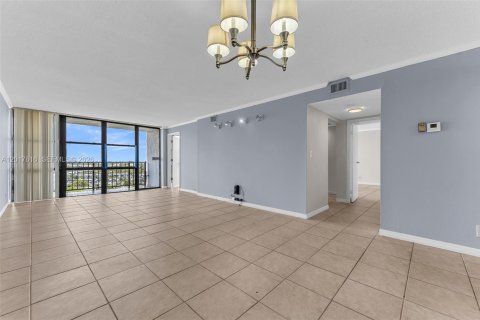 Copropriété à vendre à Hallandale Beach, Floride: 2 chambres, 104.98 m2 № 2083927 - photo 16
