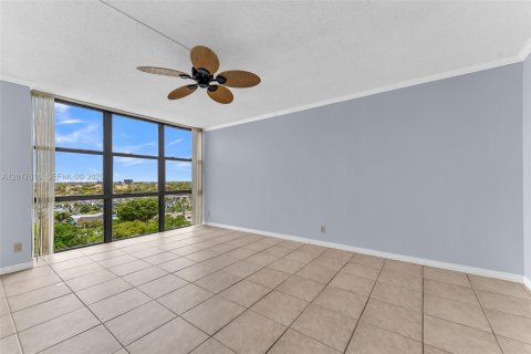 Copropriété à vendre à Hallandale Beach, Floride: 2 chambres, 104.98 m2 № 2083927 - photo 8