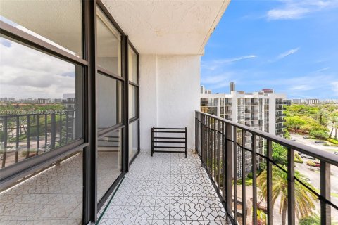 Copropriété à vendre à Hallandale Beach, Floride: 2 chambres, 104.98 m2 № 2083927 - photo 4