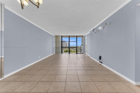 Copropriété à vendre à Hallandale Beach, Floride: 2 chambres, 104.98 m2 № 2083927 - photo 18